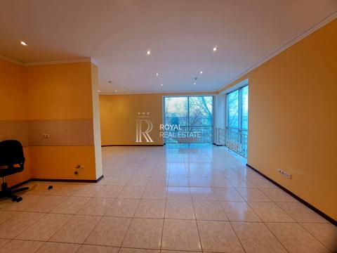 коммерческая по адресу Дніпровський просп., 12