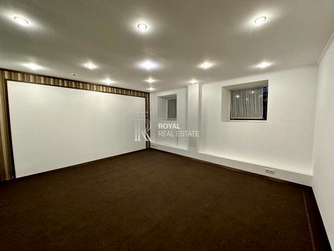 комерційна за адресою Михайла Грушевського вул., 9