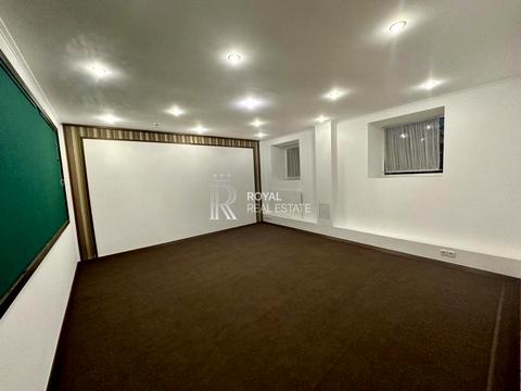 комерційна за адресою Михайла Грушевського вул., 9