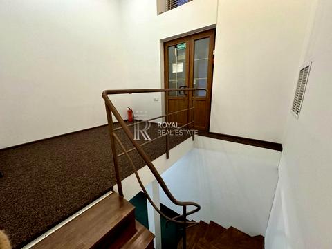 комерційна за адресою Михайла Грушевського вул., 9