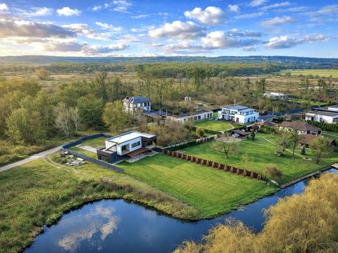 будинок за адресою Салютна