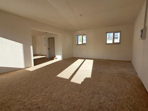 комерційна за адресою Джохара Дудаєва вул., 10