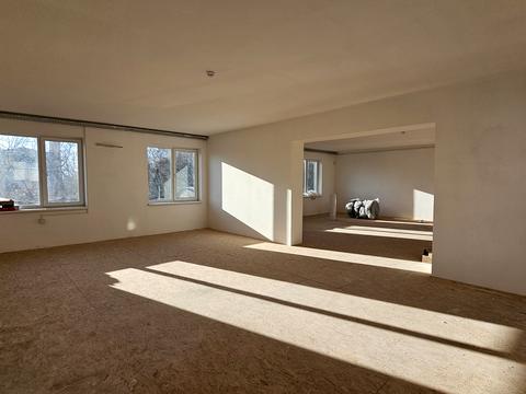 комерційна за адресою Джохара Дудаєва вул., 10