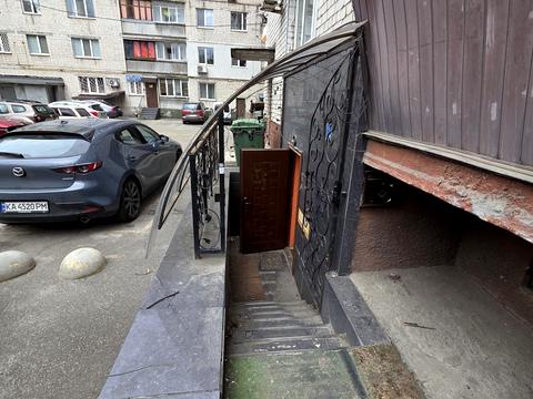 комерційна за адресою Почайнинська вул., 35