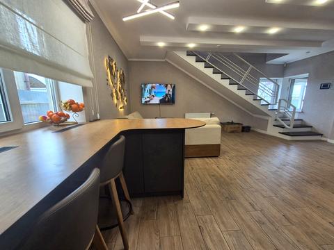 будинок за адресою смт. Олександрівка, Озерна