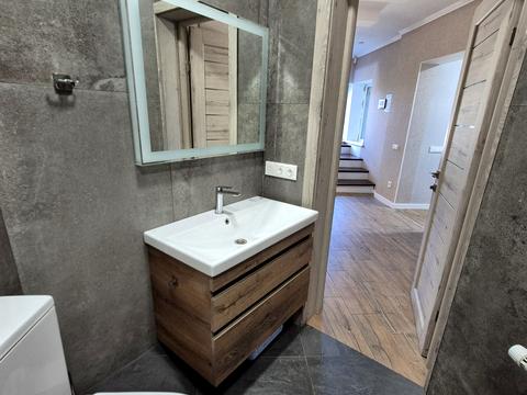 будинок за адресою смт. Олександрівка, Озерна