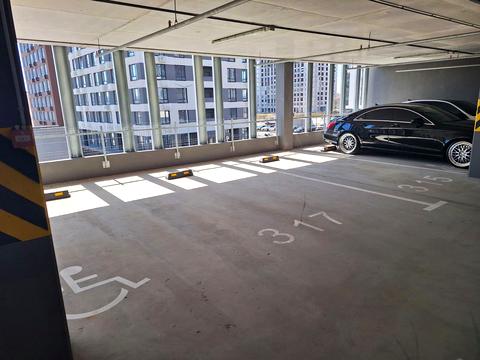 паркомісце за адресою Всеволода Змієнка вул., 32