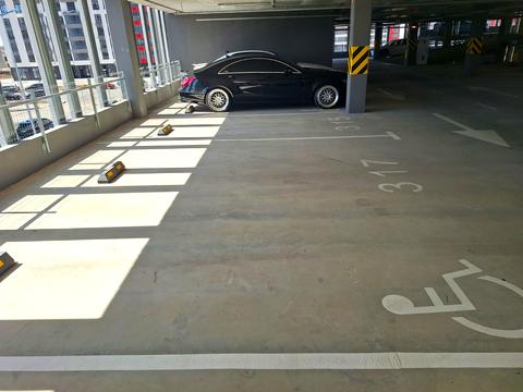 паркомісце за адресою Всеволода Змієнка вул., 32