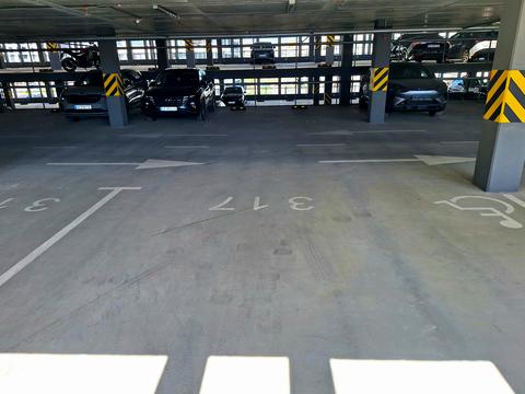 паркомісце за адресою Всеволода Змієнка вул., 32