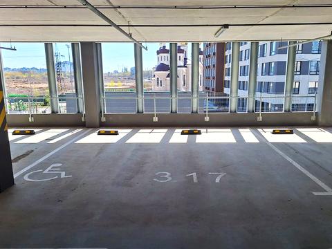 паркомісце за адресою Всеволода Змієнка вул., 32