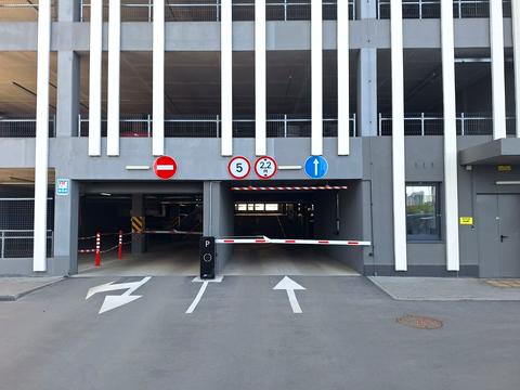 паркомісце за адресою Всеволода Змієнка вул., 32