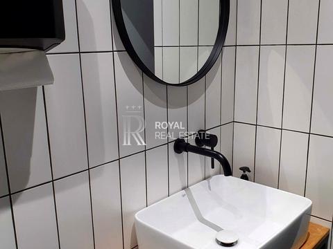 комерційна за адресою Межигірська вул., 3