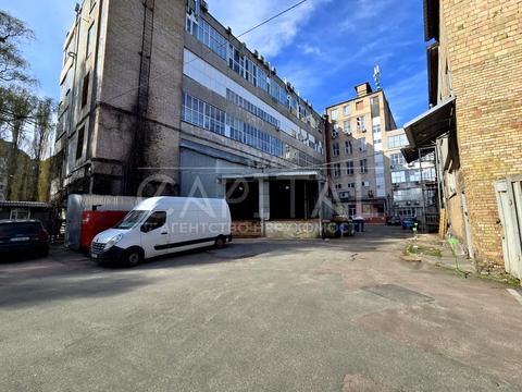 комерційна за адресою Івана Дзюби вул. (Сім'ї Сосніних), 3