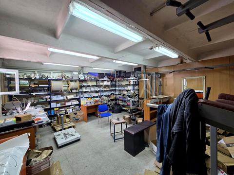 комерційна за адресою Івана Дзюби вул. (Сім'ї Сосніних), 3