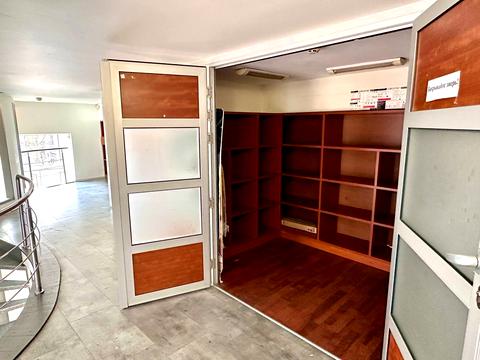 комерційна за адресою Інститутська вул., 27/6