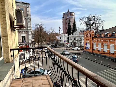 комерційна за адресою Інститутська вул., 27/6