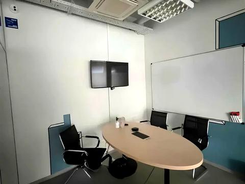 комерційна за адресою Лейпцизька вул., 15