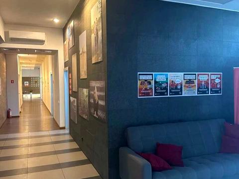 комерційна за адресою Дмитра Яворницького просп. (Карла Маркса), 1-А