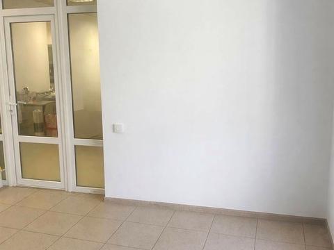 комерційна за адресою Левка Лук'яненка вул. (Маршала Тимошенка), 21