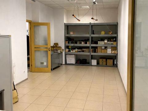 комерційна за адресою Левка Лук'яненка вул. (Маршала Тимошенка), 21