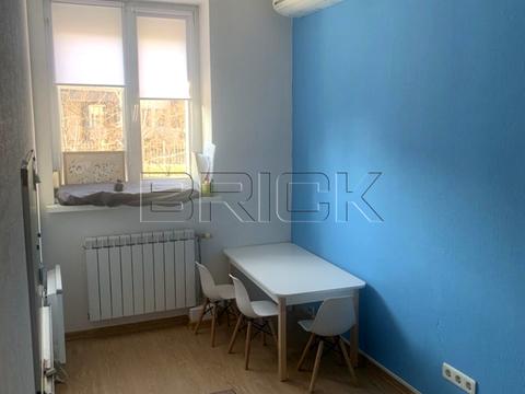 комерційна за адресою Анни Ахматової вул., 13-Д