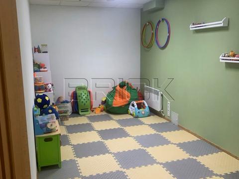 комерційна за адресою Анни Ахматової вул., 13-Д