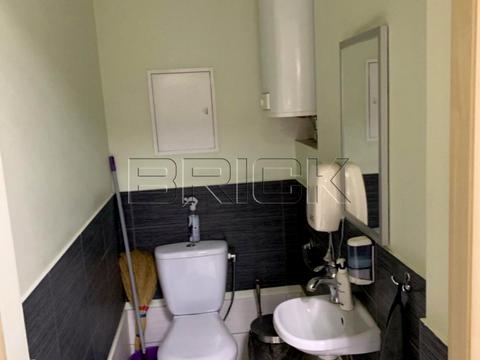 комерційна за адресою Анни Ахматової вул., 13-Д