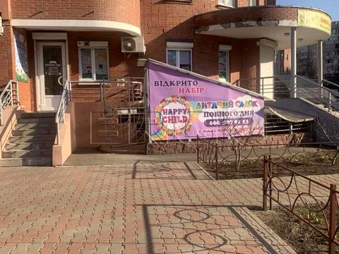 комерційна за адресою Анни Ахматової вул., 13-Д