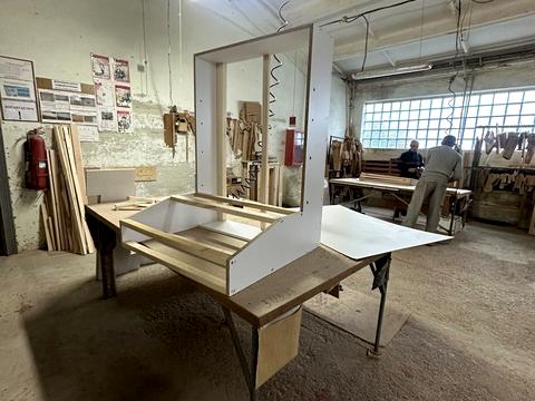 комерційна за адресою Лопатинського, 141