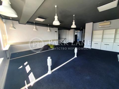 коммерческая по адресу Днепровская набережная ул., 1