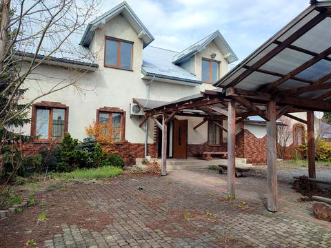 комерційна за адресою Коновальця, 2А