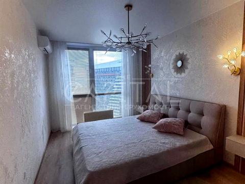 квартира за адресою Причальна вул., 12