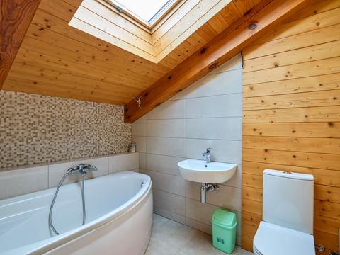 будинок за адресою Джерельна