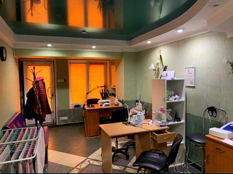 комерційна за адресою Володимира Вернадського вул., 8