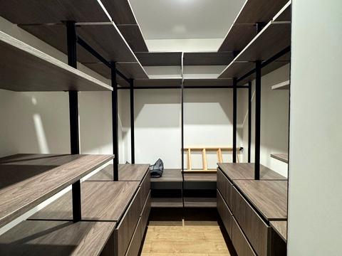 будинок за адресою 10-та Ентузіастів, 1