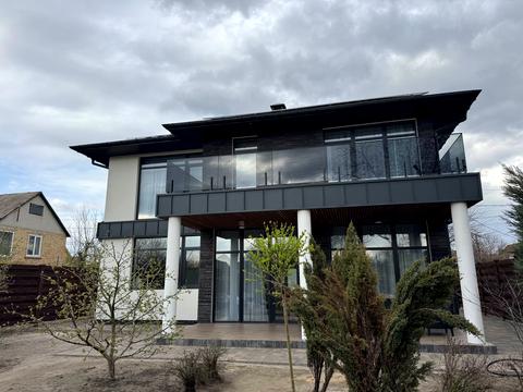 будинок за адресою 10-та Ентузіастів, 1