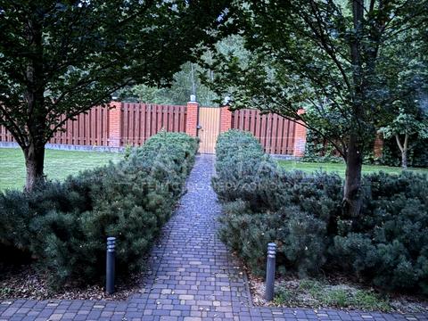 будинок за адресою вул. Озерна