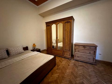 квартира за адресою Листопадового Чину вул. (), 4