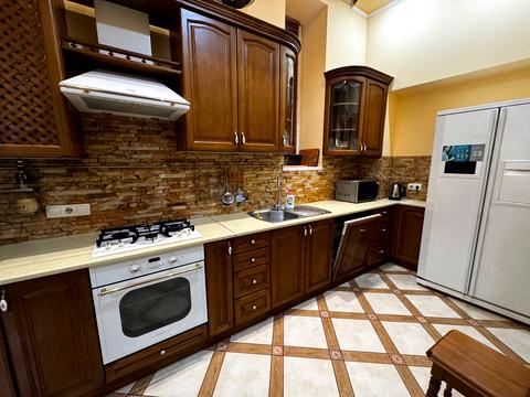 квартира за адресою Листопадового Чину вул. (), 4