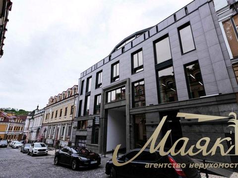 комерційна за адресою Воздвиженська вул., 5-7