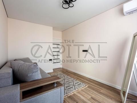 квартира за адресою Дніпровська набережна вул., 18-Б