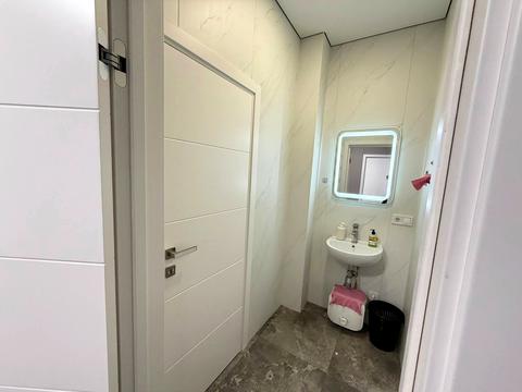 комерційна за адресою Центральна вул., 21