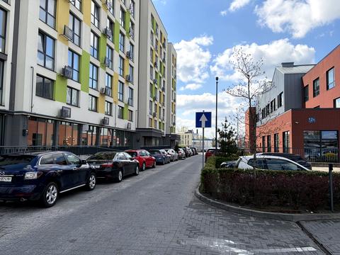 комерційна за адресою Угорська вул., 12