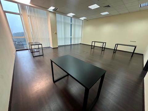 комерційна за адресою Солом'янська вул., 11