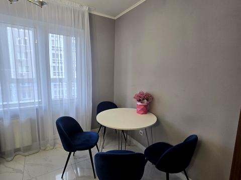 квартира за адресою Софії Русової вул., 7-Г