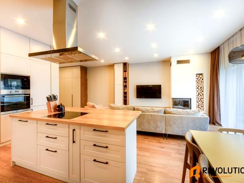 будинок за адресою Незламності вул. (Комарова), 45-Б