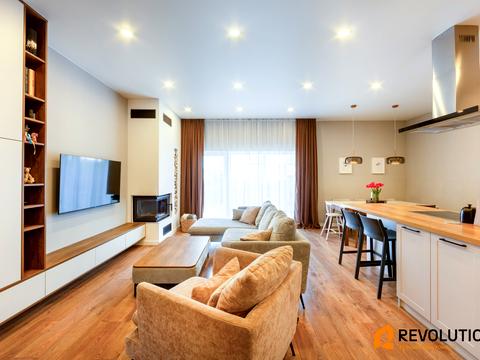 будинок за адресою Незламності вул. (Комарова), 45-Б