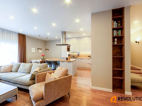 будинок за адресою Незламності вул. (Комарова), 45-Б