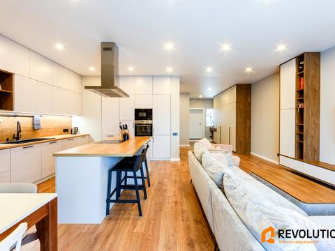 будинок за адресою Незламності вул. (Комарова), 45-Б