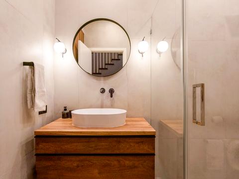 будинок за адресою Незламності вул. (Комарова), 45-Б